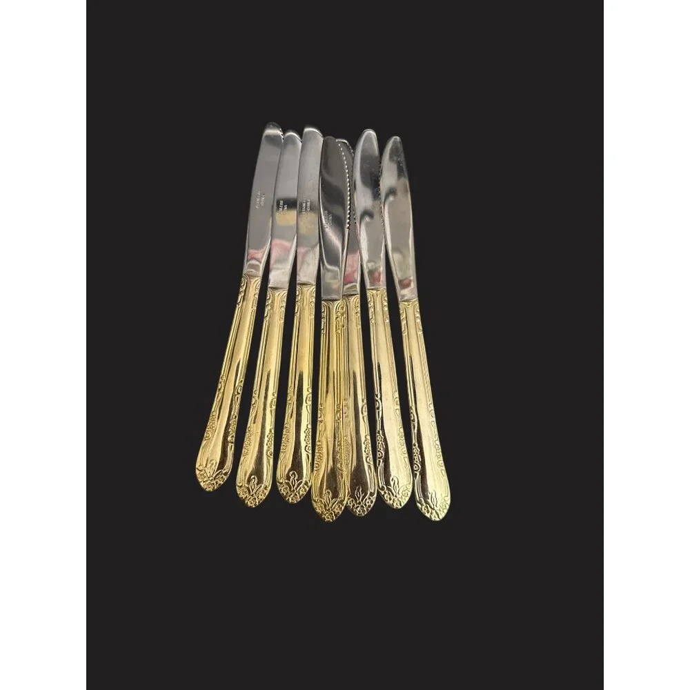 7 Vintage Gold Electroplate Dinner Knives Ornate Floral Scroll‎ Stainless Steel